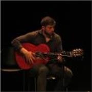 Hola, soy Esteban Gallardo. Soy guitarrista de flamenco. Soy maestro de música para educación primaria.